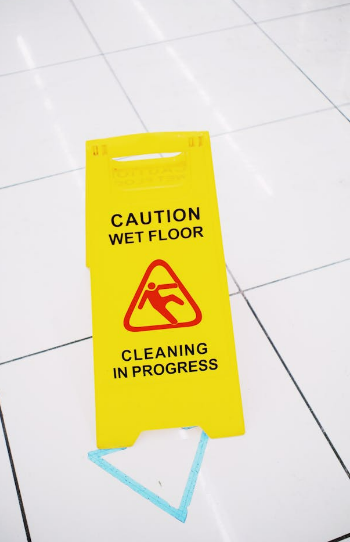 Cauton: We Floor sign.